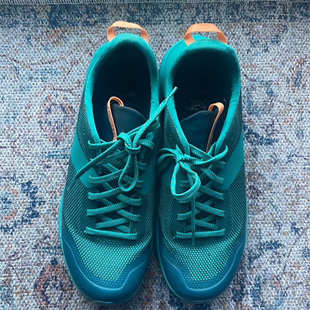 Arc'teryx Women's Norvan VT 2 Volt Sneakers US 8.4 Green Running Trail Shoes